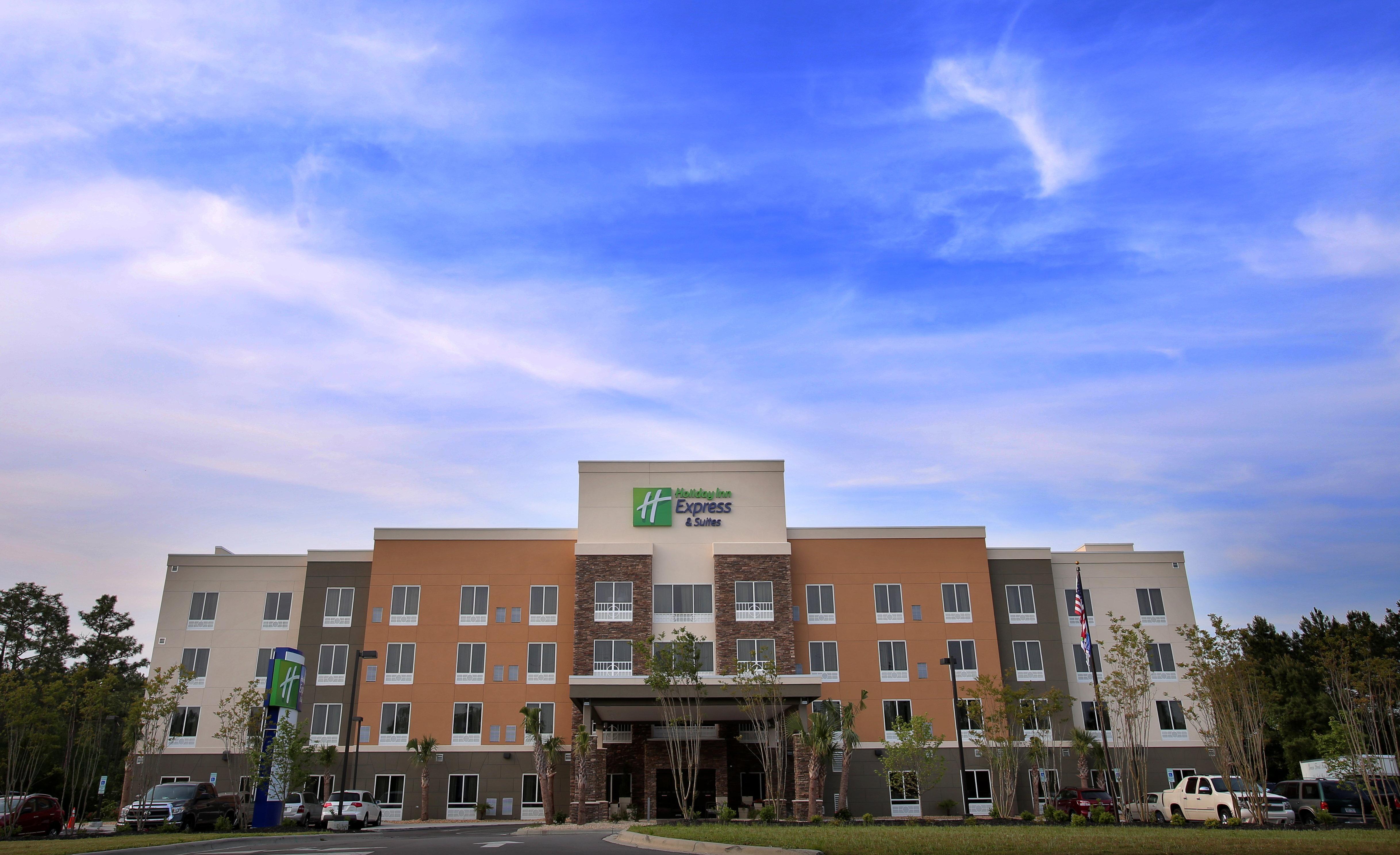 Holiday Inn Express & Suites Southport - Oak Island Area, An Ihg Hotel Exterior photo